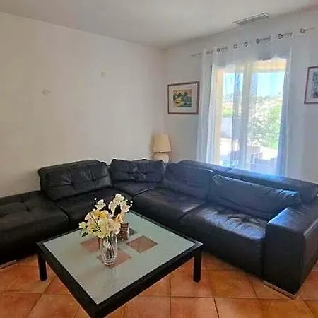 فندق Esterel Comfortable 3*